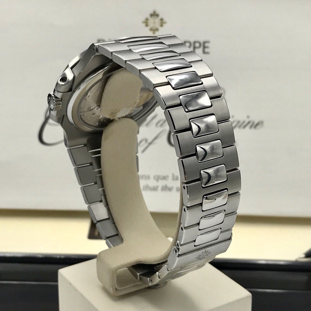 Patek Philippe Nautilus 5712 / A1-001 blue Box and Papers 2009 Mint condition