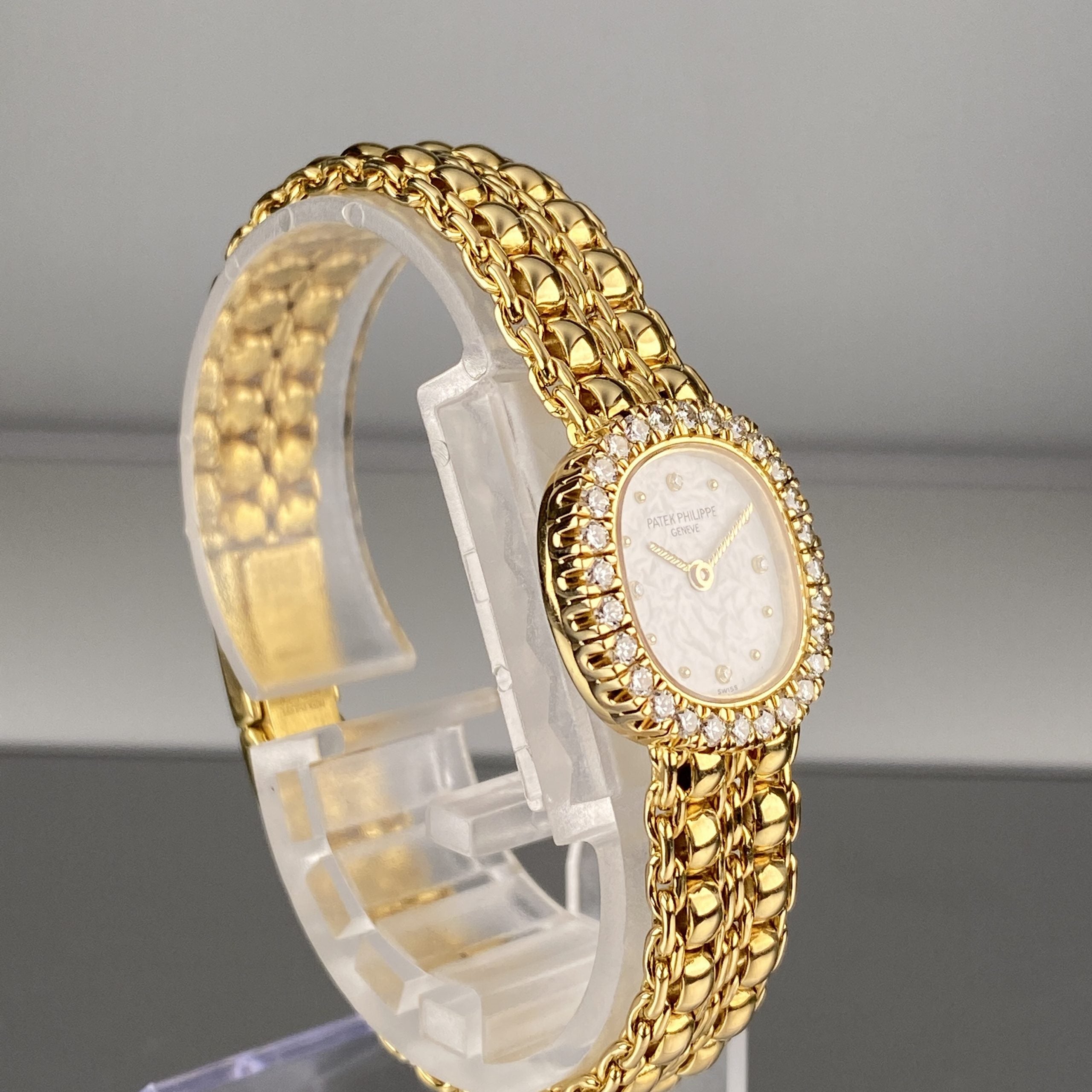 Patek Philippe Ref 4772 Ellipse Ladies Cocktail Watch 18k Gold with Factory Diamond
