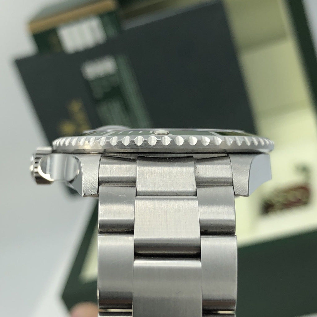 Rolex 16610LV Submariner Anniversary Green Kermit Full Set Card 2010 V Serial