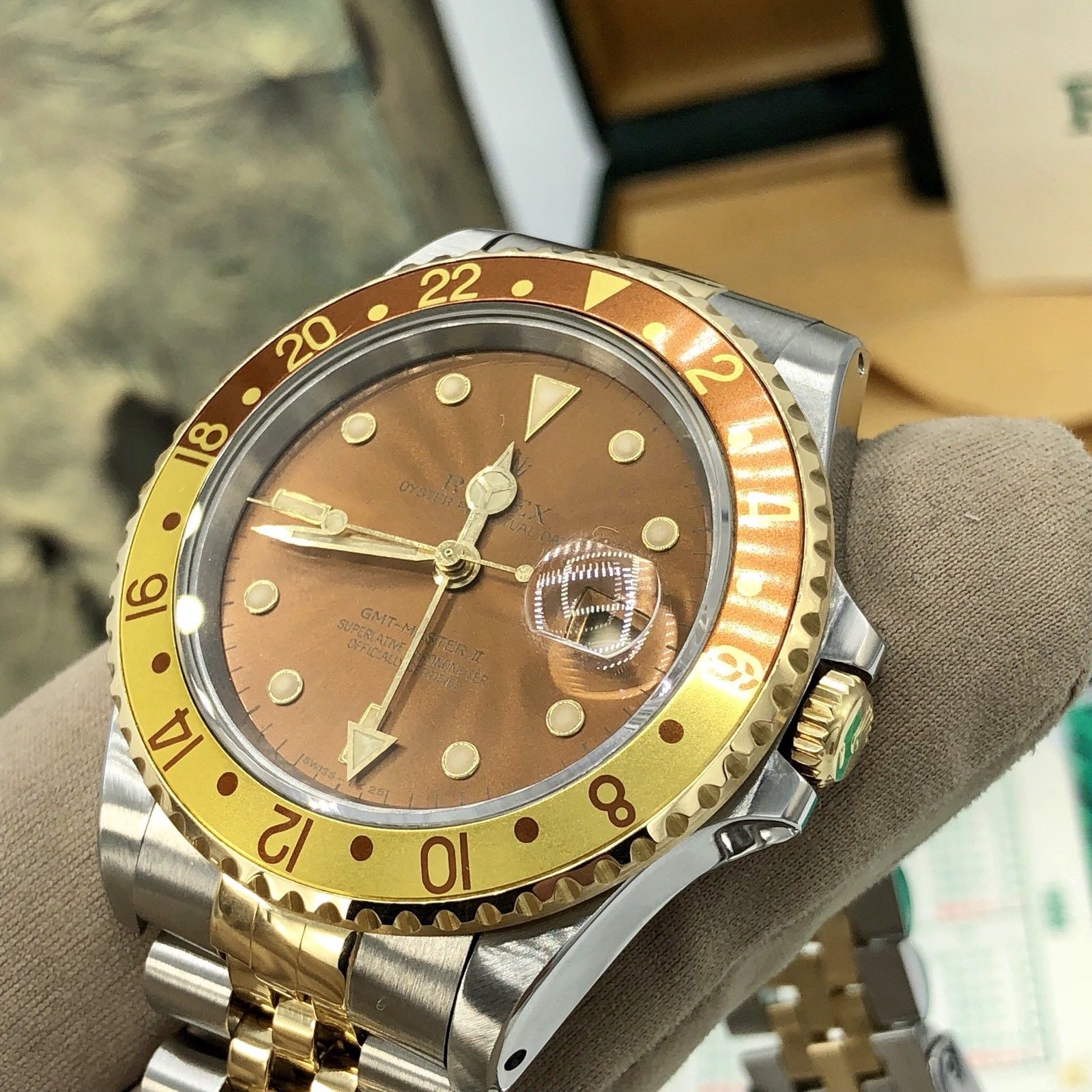 Rolex GMT Master II 16713 Root Beer Full Set 1989/90 Heavy Patina Box Papers