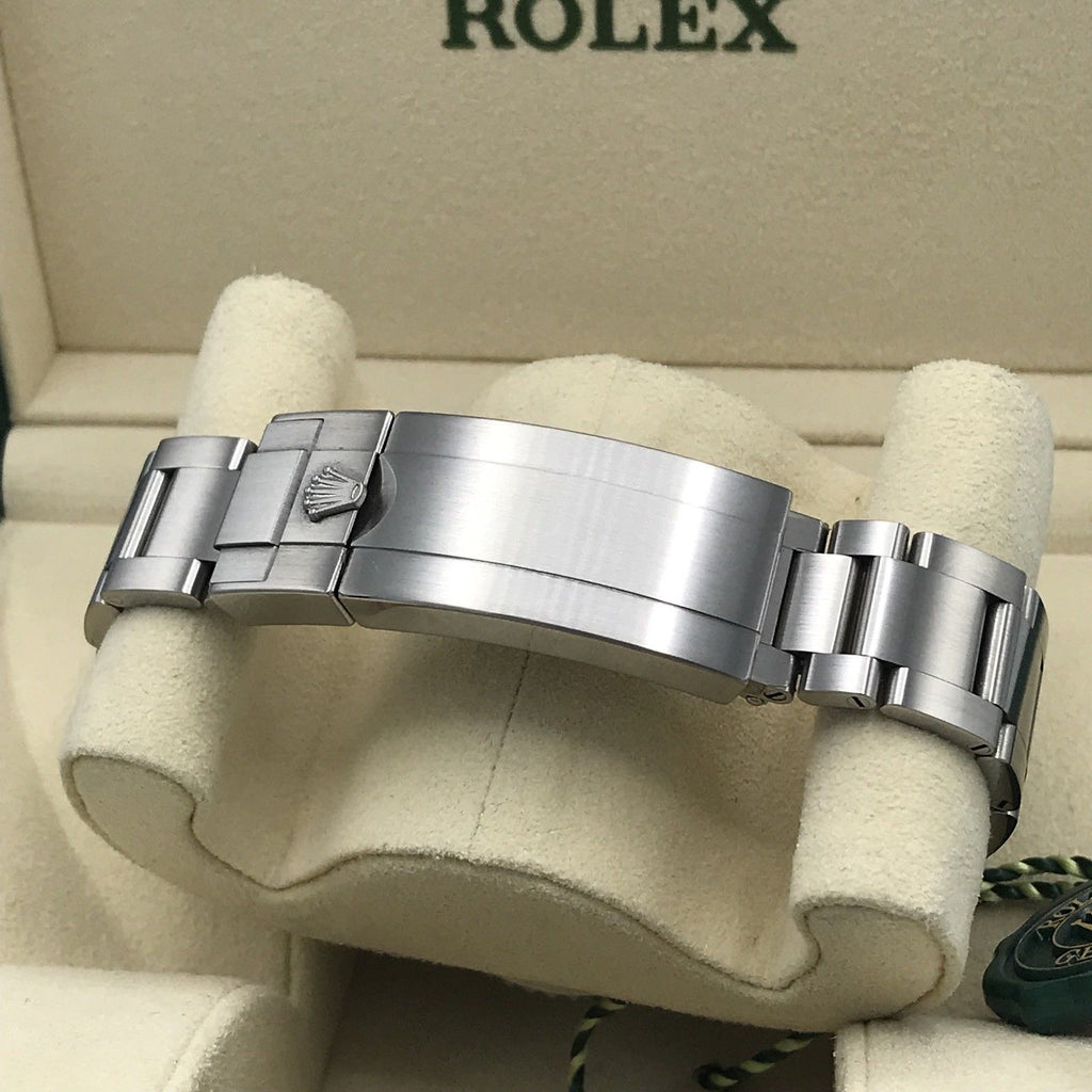 Rolex Submariner 116610LV Green Hulk With Box Random Serial mint