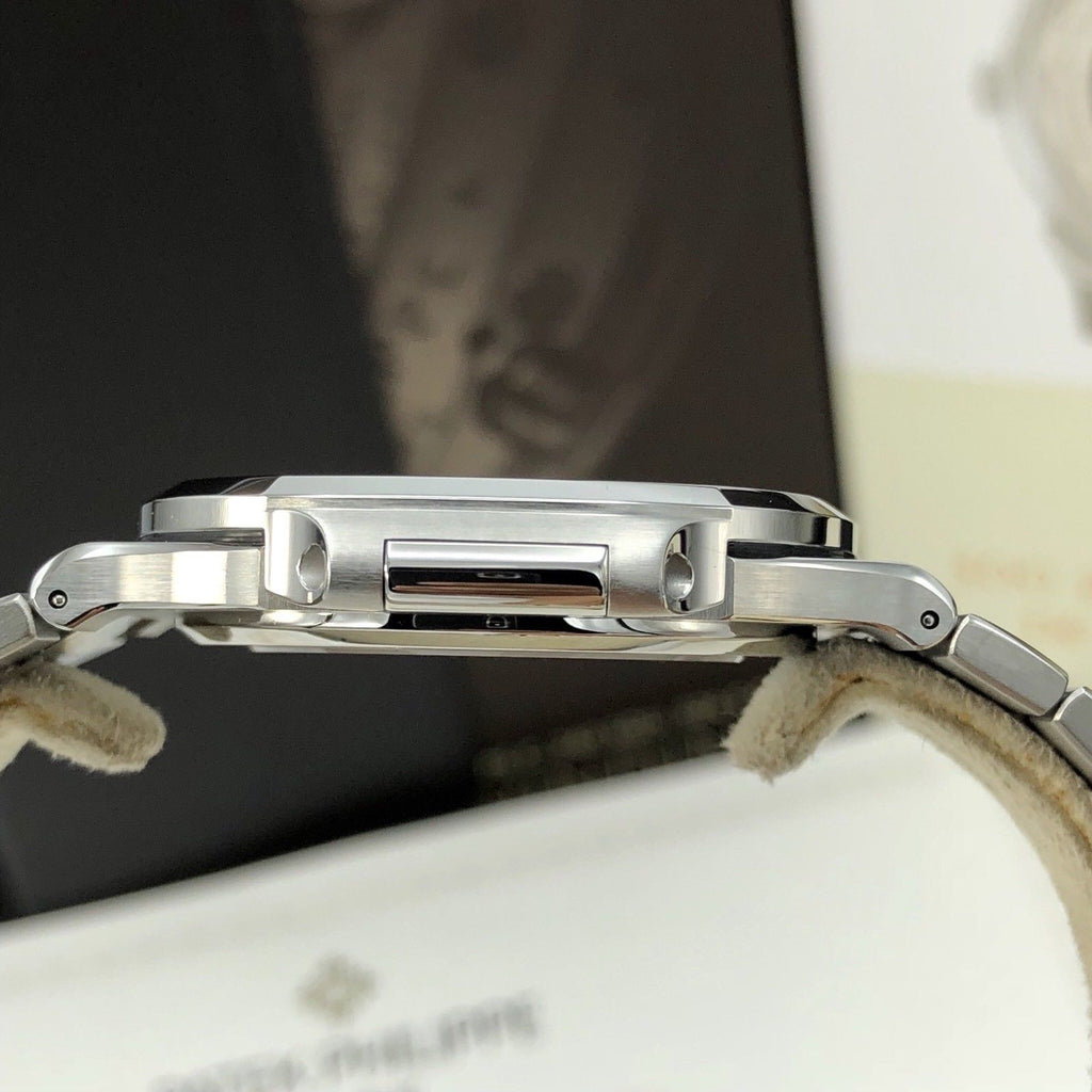 Unworn Patek Philippe Nautilus 5711 / 1A-010 blue Box and Papers 2018