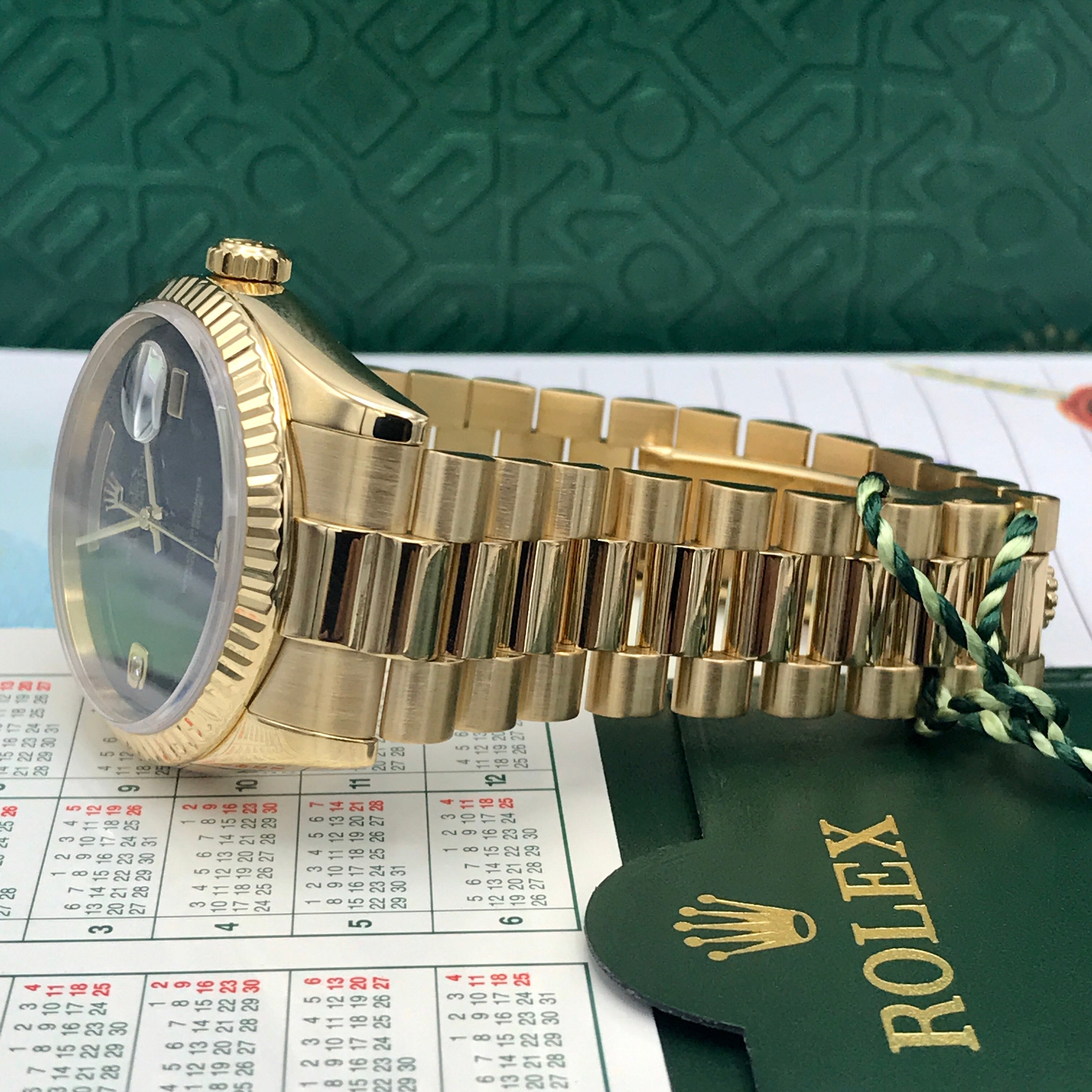 Rolex Day Date 118238 soild 18k gold Onyx Diamond dial Full set box and papers
