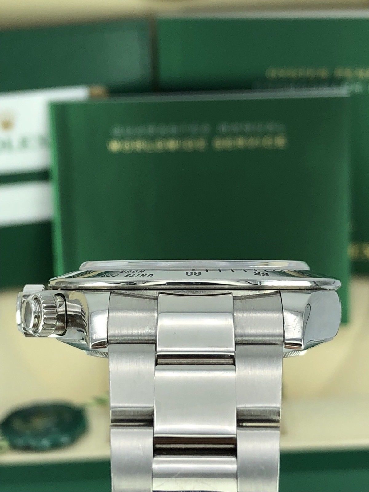 Rolex Daytona 116520 Unpolished mint Full Set Box & Card Random serial Open Card