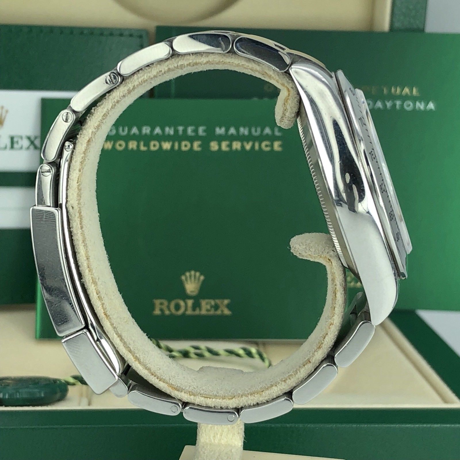Rolex Daytona 116520 Unpolished mint Full Set Box & Card Random serial Open Card