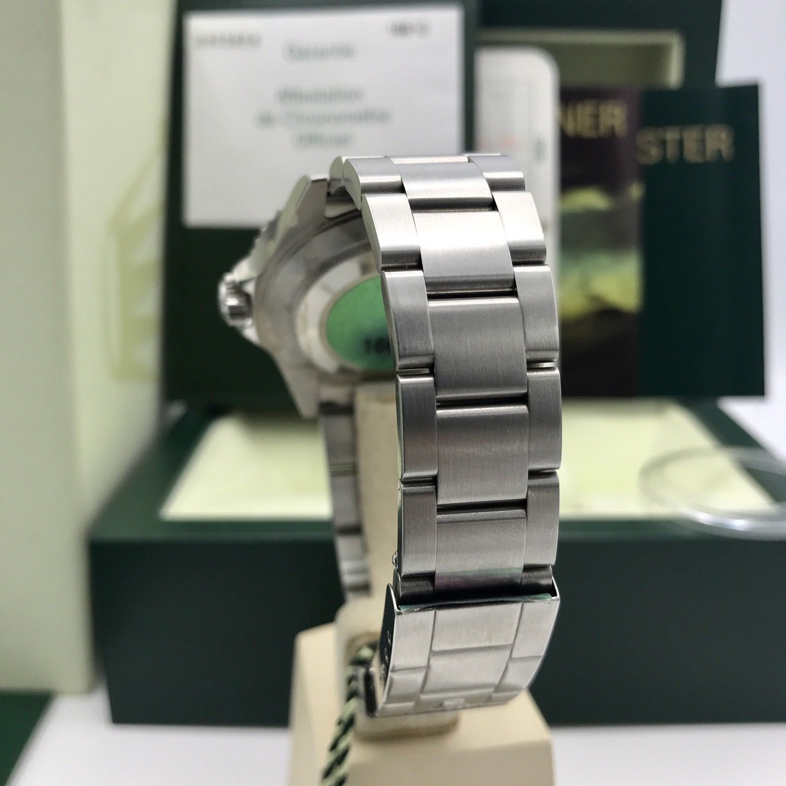 Unworn Rolex Submariner 16610 FULL SET Papers D Serial 2006 NOS