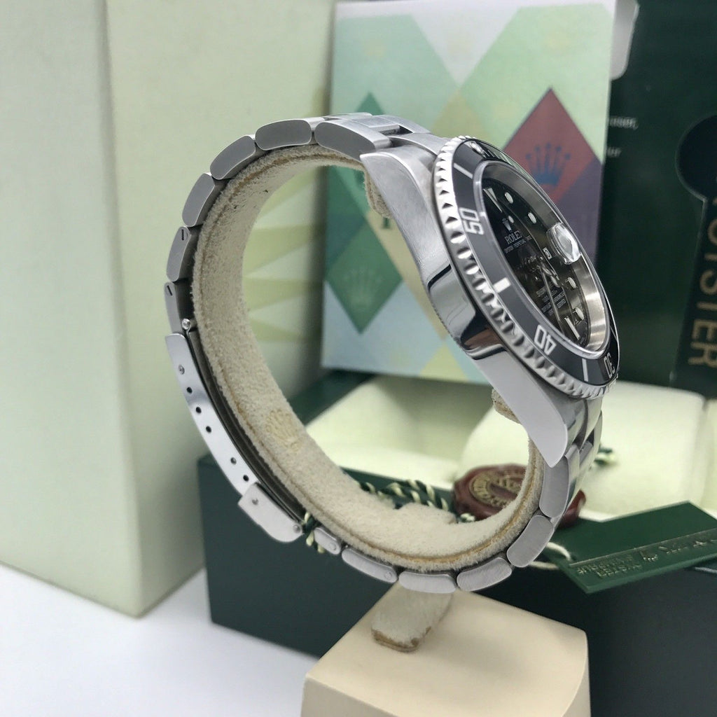 Rolex Submariner 16610 FULL SET Papers Z Serial 2006 Unpolished